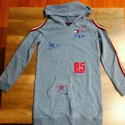 Vestido de manga larga Tommy Hilfiger gráfico para niñas. Talla 12-14 Foto 1 de 4