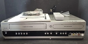 Lettore registratore combinato VCR/DVD Magnavox Signature ZV420MW8 con telecomando testato/funzionante - Foto 1 di 14