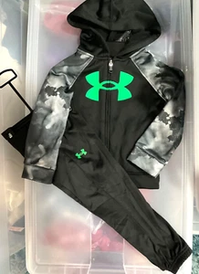 Neu Jungen 2-teiliges Under Armour Reißverschluss schwarz 2-teiliges Set Größe 3T - Bild 1 von 3