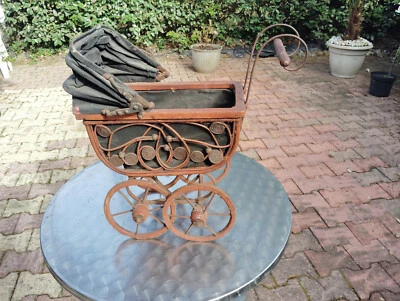 ANCIEN LANDAU DE POUPEE ANTIQUE  -  bois - cuir - fer - - Photo 1/4