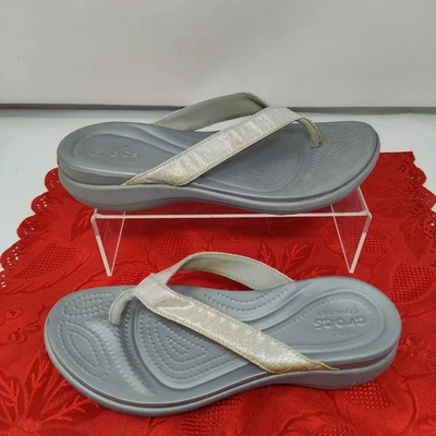 Crocs Mujer Capri V Abatible Mujer Talla 6 Plateado Foto 1 de 4