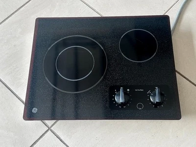 ESTUFA ELÉCTRICA GE MODELO JP256BM3BB 21" NEGRA Foto 1 de 4