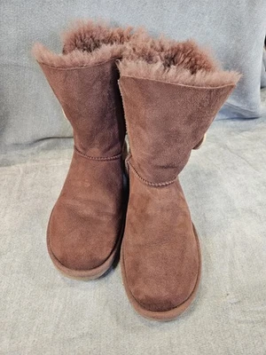 UGG Australia 5803 Clásicas Cortas Rosa Gamuza Piel de Oveja Botas para Mujer Talla 7 EU 38 Foto 1 de 4