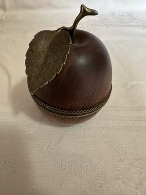 Encendedor de mesa vintage de madera de manzana Evans chispas de butano Foto 1 de 4