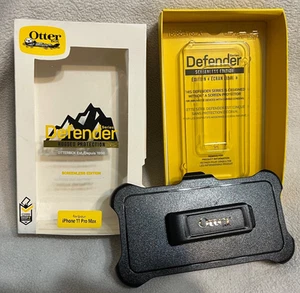 Lightly Used OTTER Box Defender Series iPhone 11 Pro Max - Photo 1 sur 3