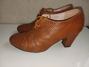 Lulu Hun Tan Faux Snakeskin Lace Up Block Heel Shoes Size 6 Retro Vintage Style - Picture 1 of 11