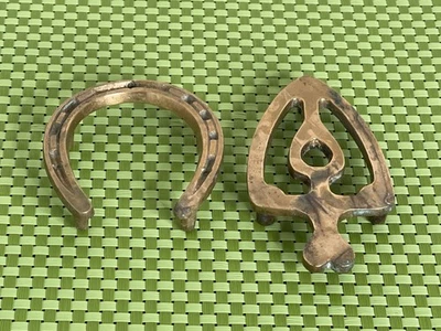 Лот из 2 винтажных латунных подставок для кухонного декора и подковы - Изображение 1 из 4