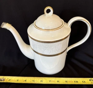 NEW MIKASA ANTIQUE LACE D/C COFFEE POT OR TEAPOT W UNIQUE HOLLOW CIRCLE LID - Picture 1 of 8