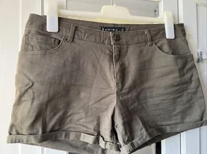 Amisu Shorts Hotpants Dunkel Grün Gr. 38 khaki - Bild 1 von 3