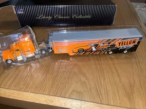 1:64 Liberty Classics Yellow Racing Tractor with Trailer Freight New 20210 - Picture 1 of 8