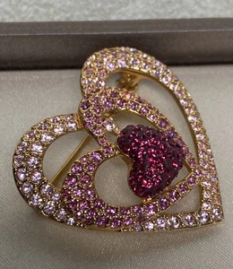 Broche prendedor 3 corazones cristal Swarovski 2005 JOY OF LAUGHTER, rosa y dorado - Imagen 1 de 8