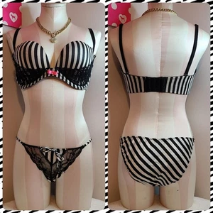 Conjunto de sujetador/panty de encaje satinado sedoso Y2K Victoria's Secret talla 32D/sm rayas - Imagen 1 de 8