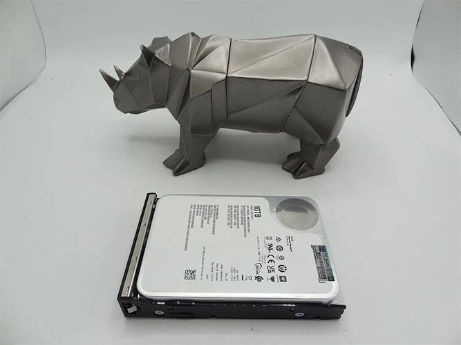 P11184-001 HP 10TB SATA 3.5in 6G HE Hard Drive - Image 1 of 1