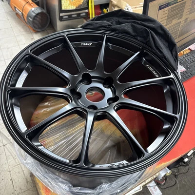 1 - Колесо Titan 7 T-R10 кованый 18 x 9,5 + 40 мм 5 x 114,3 колеса 73 машина черный - Изображение 1 из 4