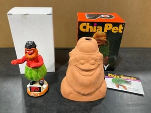 FLYERS GRITTY CHIA PET & Hula Dancer Gritty Figurine 2/6/23 SGA NEW - Picture 1 of 1