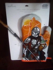 Star Wars Mandalorian Grill Fork and Mitt Bundle - Picture 1 of 4
