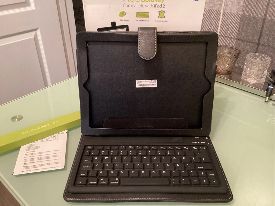 Nuu Softkey Keyboard Case for ipad 2 BNIB - Image 1 of 4