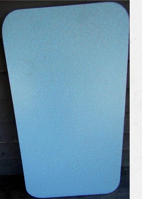 BONITA MESA MCM FORMICA 50" X 20" AZUL SOLAMENTE con DISEÑO REMOLINO AZUL Y BORDE CROMADO Foto 1 de 2