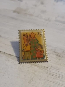 Prendedor de solapa de sello de USPS ~ franqueo de Estados Unidos Navidad jm - Imagen 1 de 2