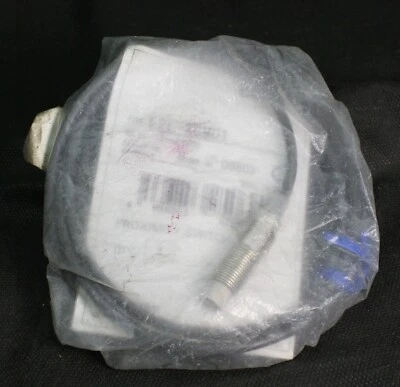 One (1) Omron E2E-X8MD1 Cylindrical Inductive Proximity Sensor Japan NEW - Image 1 of 4