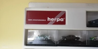 HERPA, SCALA 1/87, SPLENDIDO ESPOSITORE IN PLASTICA CON N° 40 MODELLINI - Immagine 1 di 4