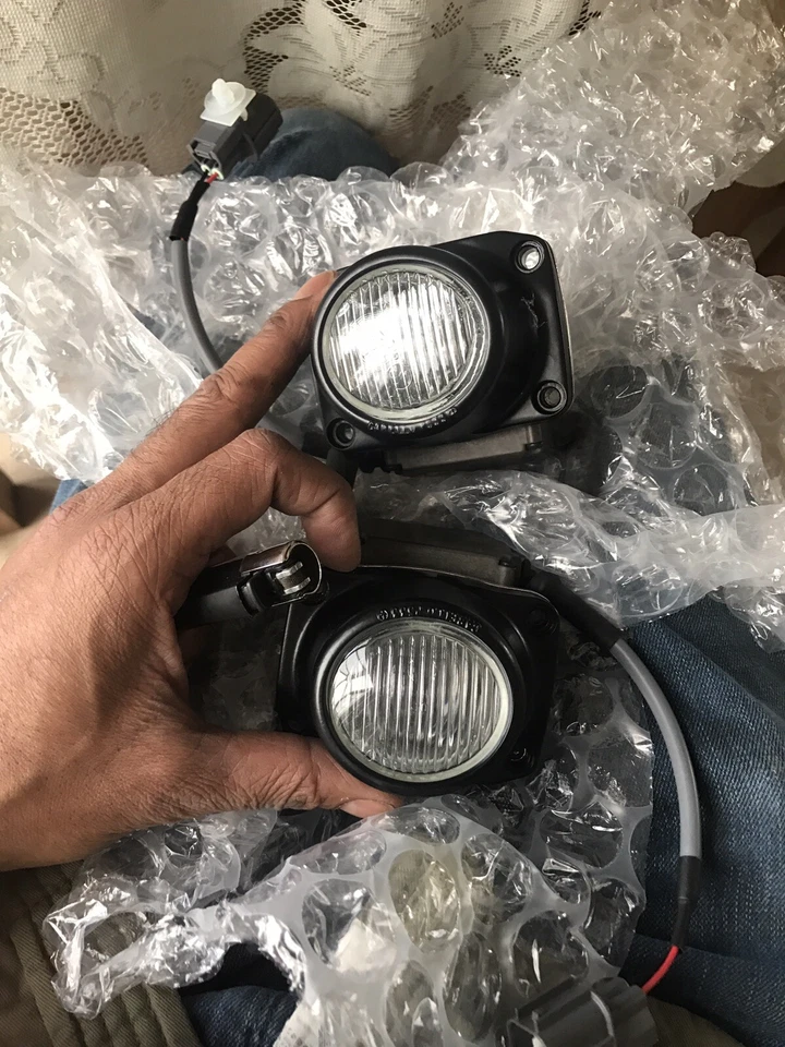 HONDA ACCESS UKDM INTEGRA TYPE R DC2 98-01 FRONT BUMPER NEW FOGLIGHTS FOGLAMPS - Image 1 of 1