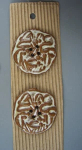 UNVERGLEICHLICHES BUTTON COMPANY 2ER SET - KERAMIK - Bild 1 von 4