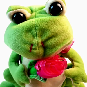 Goffa International grüner Plüschfrosch mit Rose 10 Zoll sehr weich Valentinstag - Bild 1 von 6
