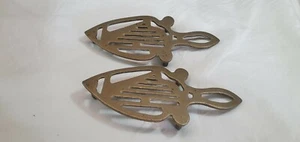 PAIR FINE QUALITY ANTIQUE HAND MADE BRASS TRIVET IRON STAND HARP MOTIF C1860 - Imagen 1 de 8