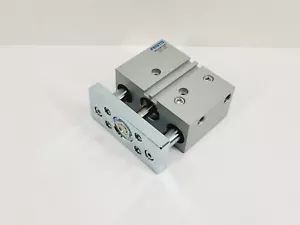 Festo DFM-25-20-P-A-KF (170922) Azionamento pneumatico guidato - Foto 1 di 9