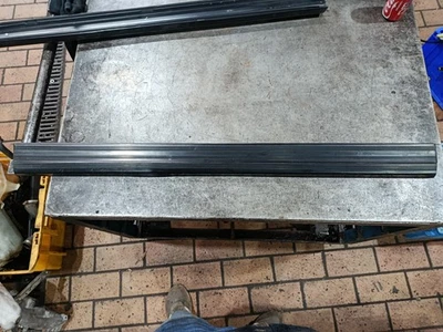 Seuil D'Entrée Noir Mercedes-Benz W124 W 124 Coupé C124 Original DROIT - Photo 1/4