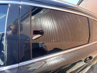 Puerta trasera izquierda cristal usado se adapta a: Audi Q7 2009 trasero izquierdo grado A Foto 1 de 4