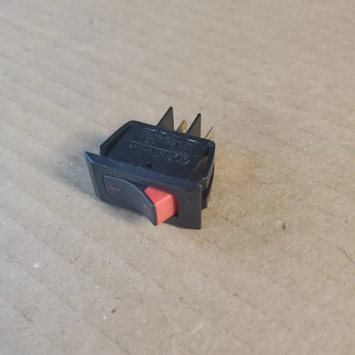 Interruptor basculante encendido apagado aspiradora vertical Eureka Máxima 5550 pieza de repuesto Foto 1 de 3