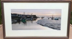 STILL WATER Leigh Creek gerahmter glasierter Farbfotodruck Künstler IAN JAMES - Bild 1 von 4