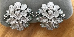 1960's TRIFARI Crown, Rhodium Plated, 'Leaf 'Cluster Clip Earrings - Picture 1 of 9