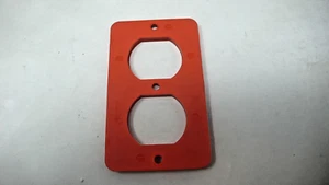 Coverplate 1-Gang, ORANGE Duplex For Portable Outlet Box -ERICSON - Picture 1 of 4