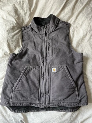 Женский жилет Carhartt с шерстяной подкладкой и карманами на молнии - Изображение 1 из 4