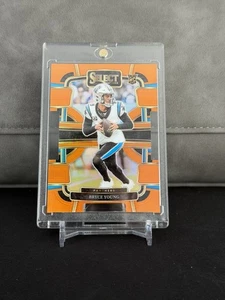 2023 Panini Select - Concourse Bryce Young #14 Orange Prizm Die-Cut /499 (RC) - Bild 1 von 2