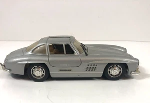 Silver Revell Mercedes 300 SL 1/24 Diecast Car Pre-Owned Gullwing Tan Interior - Picture 1 of 11