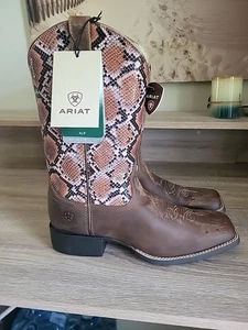 Botas occidentales ARIAT redondas punta cuadrada ancha rosa serpiente talla 11 para mujer - Imagen 1 de 10