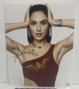 Gal Gadot (Actress) signed Autographed 8x10 photo - AUTO w/COA - Picture 1 of 2