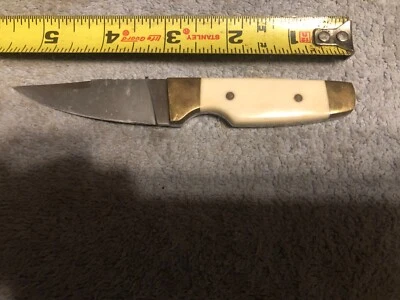 CUSTOM HAND MADE HUNTING KNIFE WITH 2 INCH BLADE - Image 1 of 4