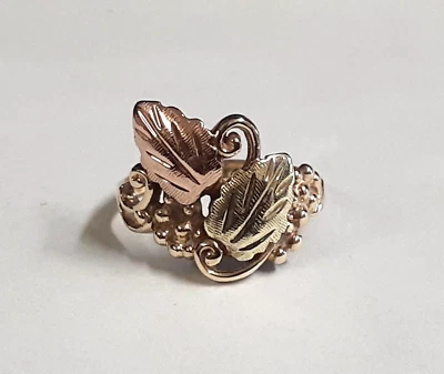 (RI4) 10k Two-Tone Women's Leaf Ring (2.9 Grams) Size 6 - Image 1 of 4