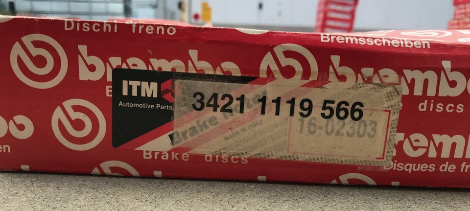 *Rotor de freno trasero Brembo - 34-21-1-119-566 - Se adapta a BMW 528i 1979-1981 Foto 1 de 1