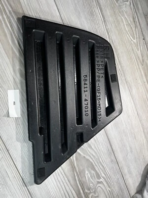 Placa Original Toyota Prius V, Cubierta, 5841147010 Nueva Original OEM Parte 58411-47010 Foto 1 de 4