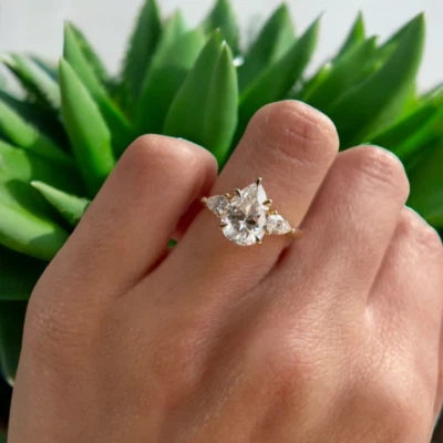 Bague de fiançailles en or jaune 14 carats et diamants taille poire IGI Lab d... - Photo 1/4