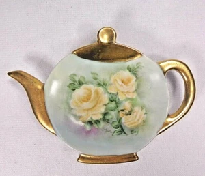 Tetera baratija vintage firmada pintada a mano con rosas amarillas, dorado - Imagen 1 de 5