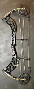Bear Archery WHITETAIL INT 55 to 70 Lbs Black Bottomland Compound Bow RH New - Picture 1 of 3