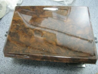 NEW GENUINE HYUNDAI CUP HOLDER FOR 2001 XG300 02-03 XG350 (PN 84790 39500 0Y) - Image 1 of 3