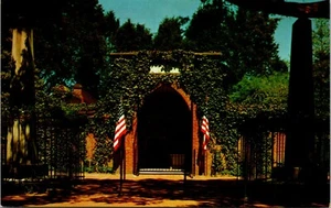 The Washington Tomb at Mount Vernon Virginia Postcard - Picture 1 of 2